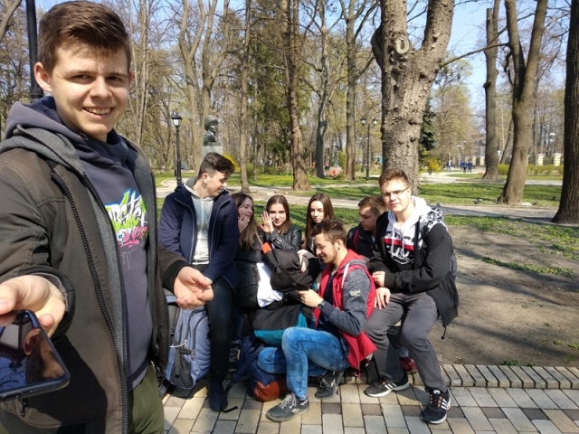 Короткий відпочинок у Маріїнському парку.